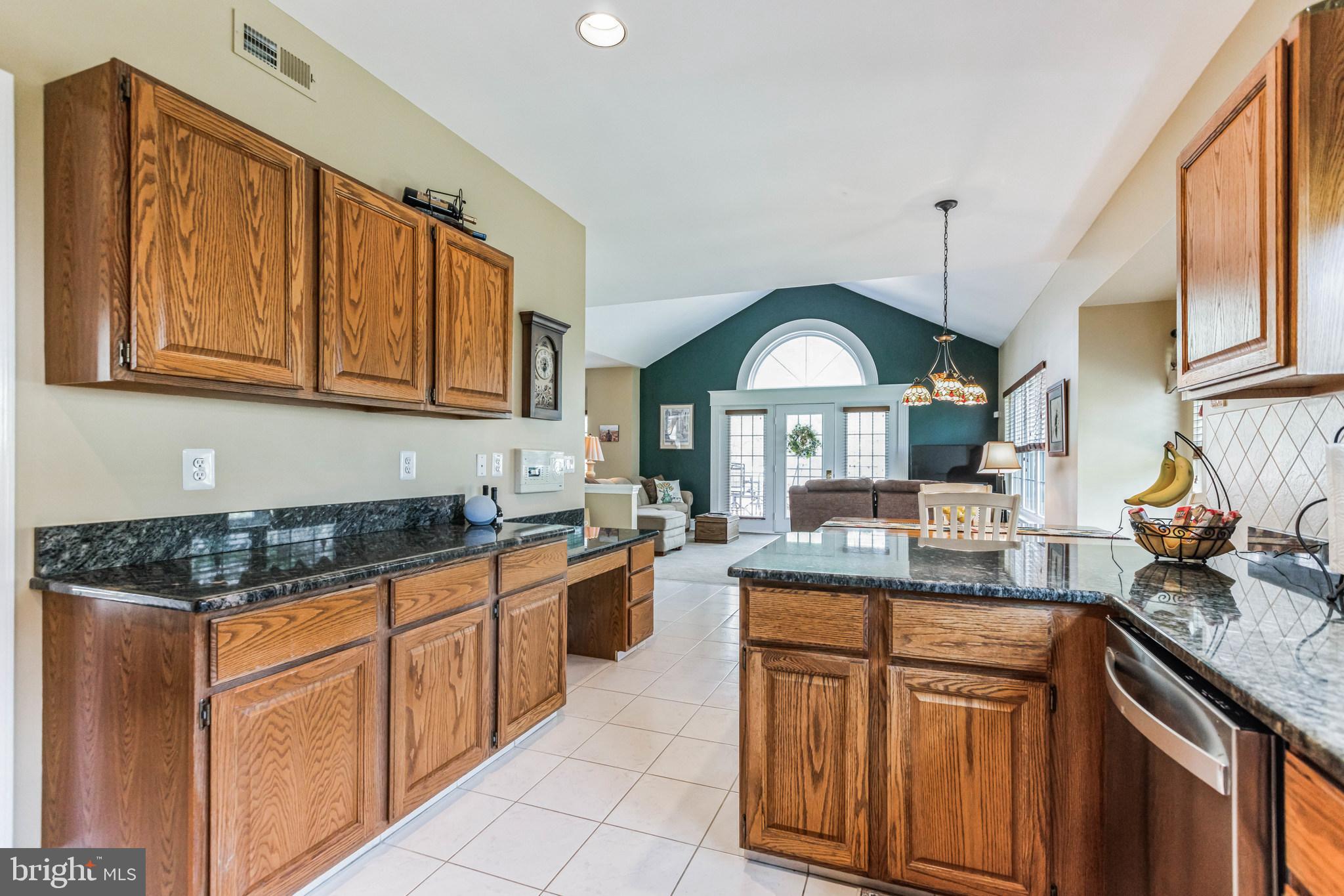 33 RAVENSWOOD WAY
