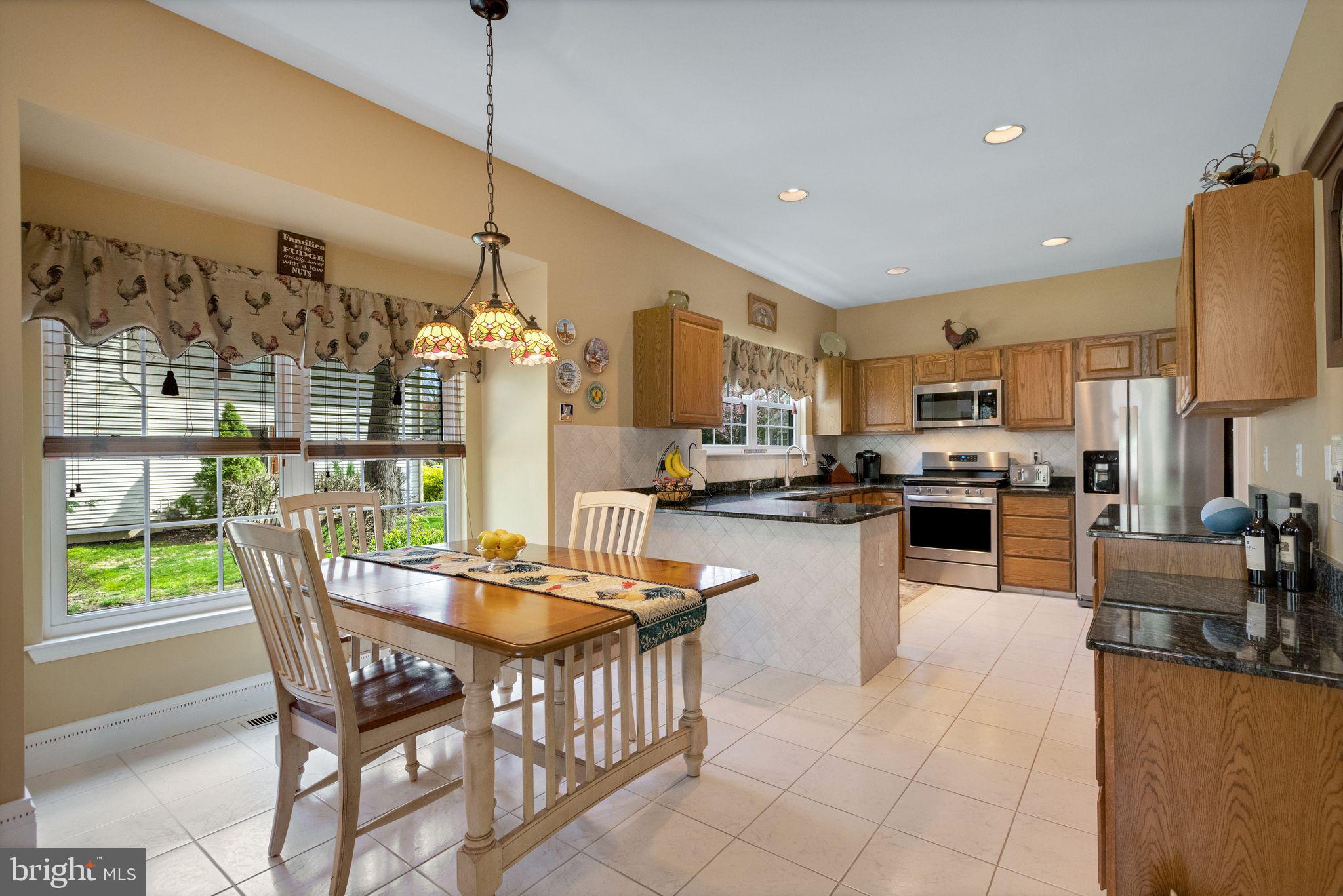 33 RAVENSWOOD WAY