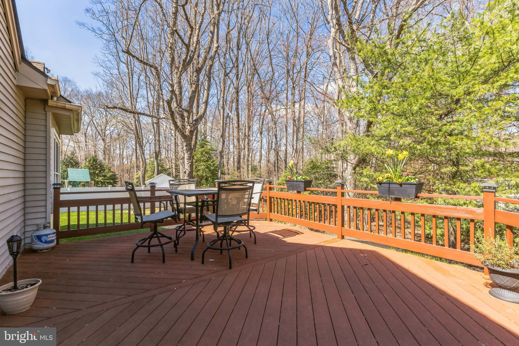 33 RAVENSWOOD WAY