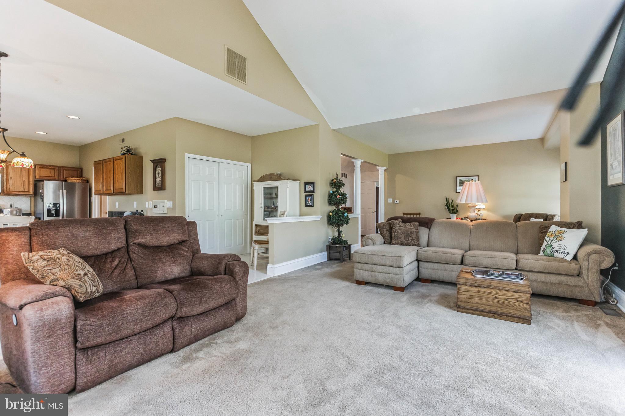 33 RAVENSWOOD WAY