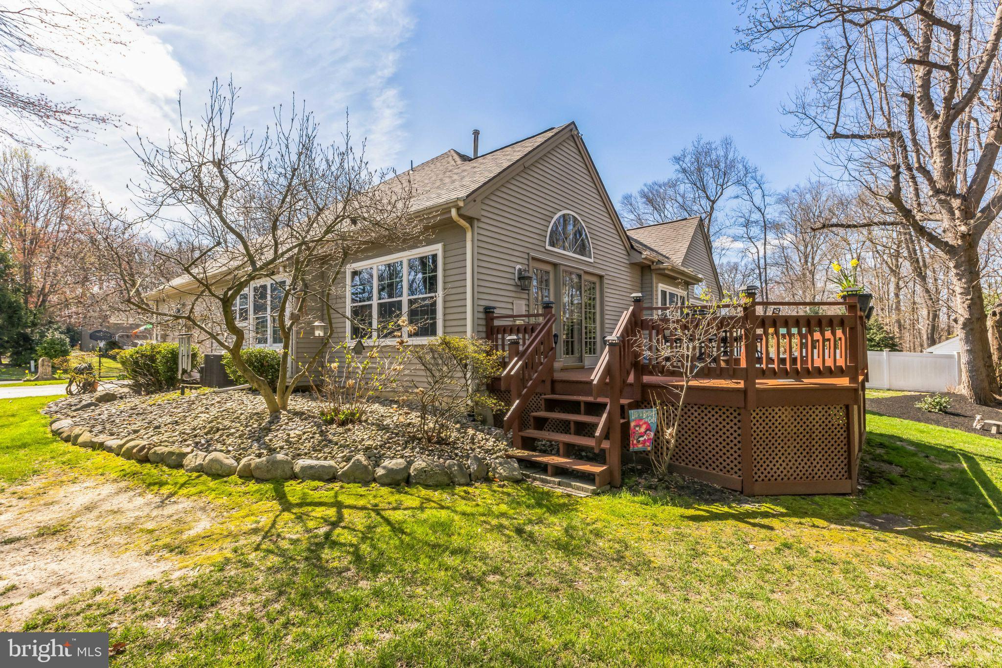33 RAVENSWOOD WAY