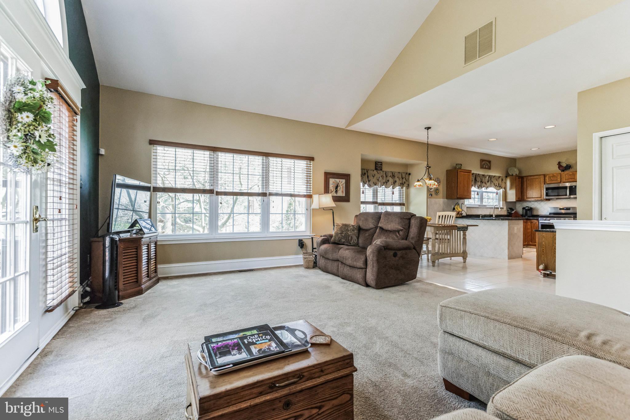 33 RAVENSWOOD WAY
