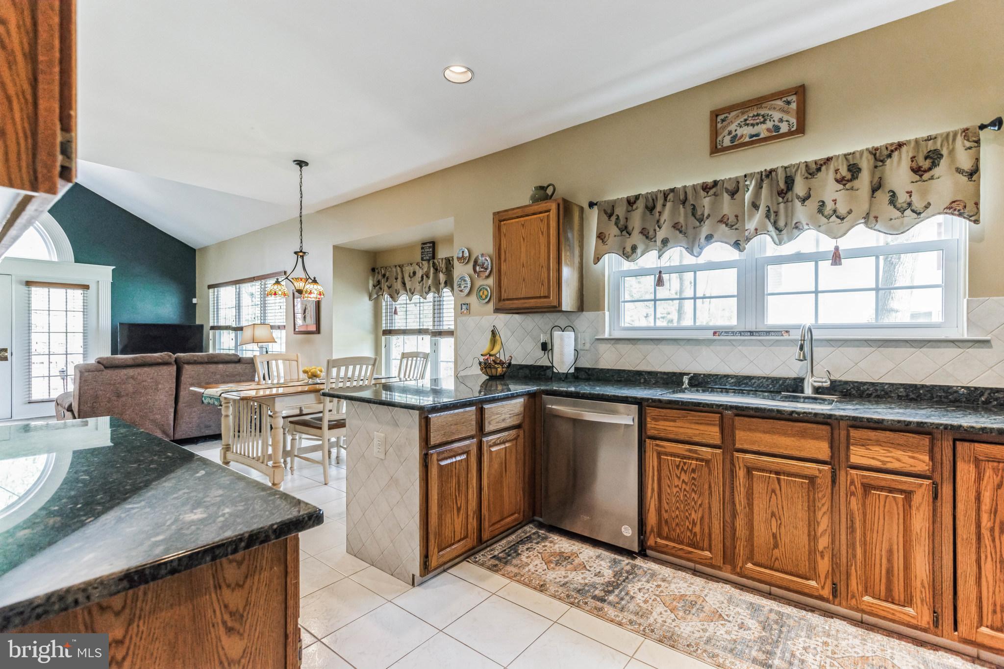 33 RAVENSWOOD WAY