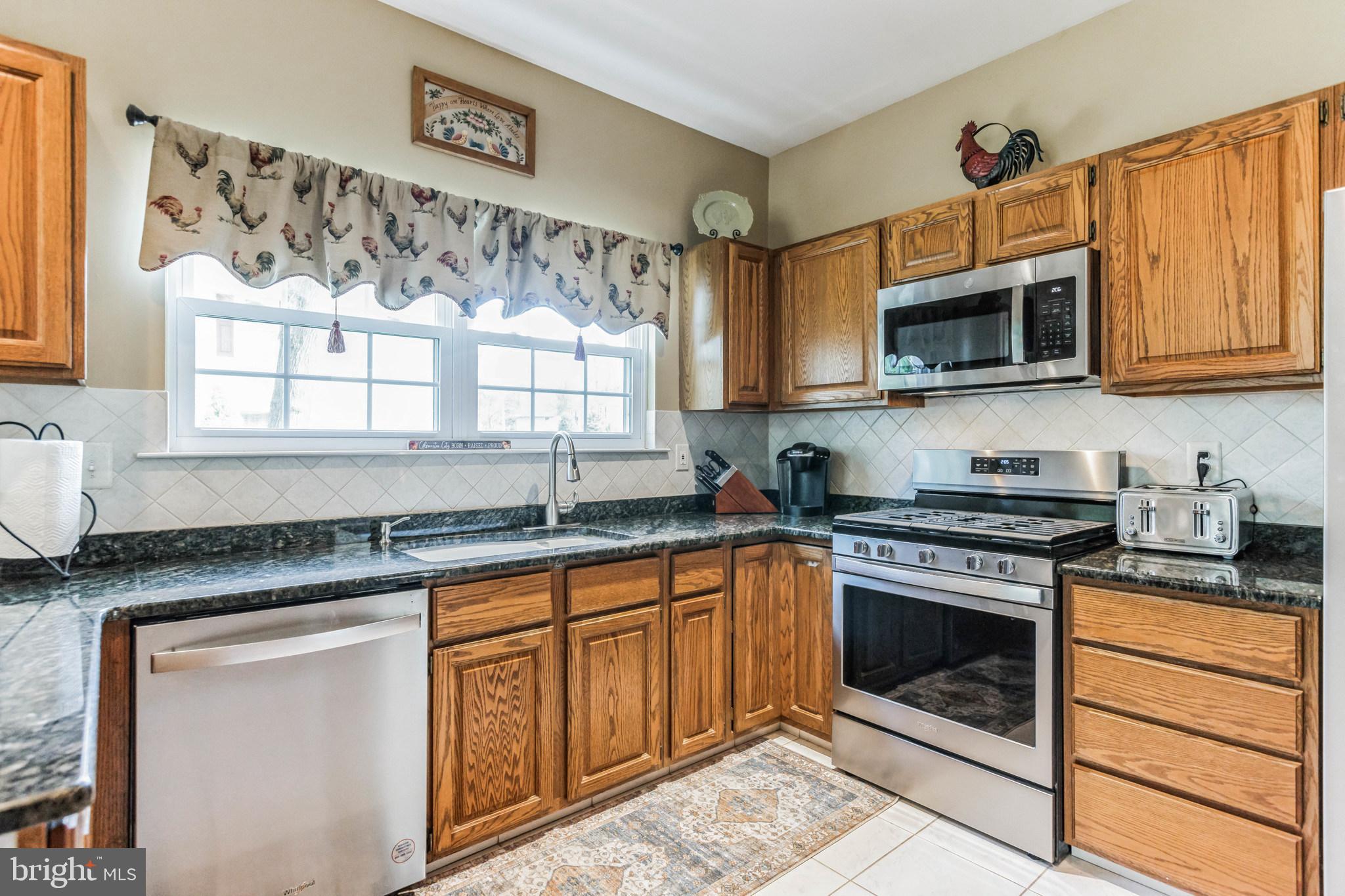 33 RAVENSWOOD WAY