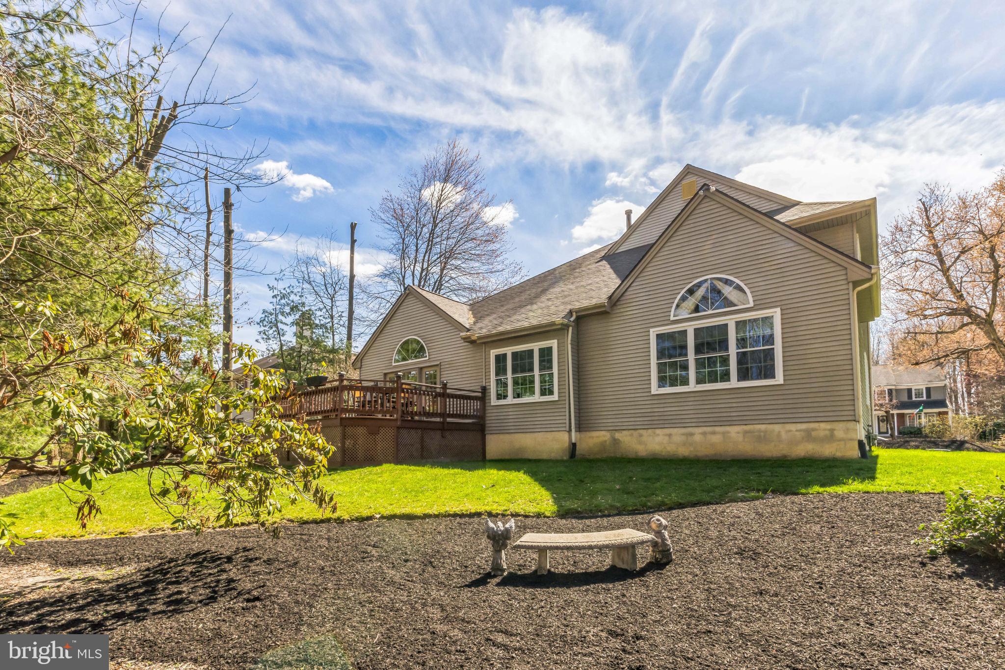 33 RAVENSWOOD WAY