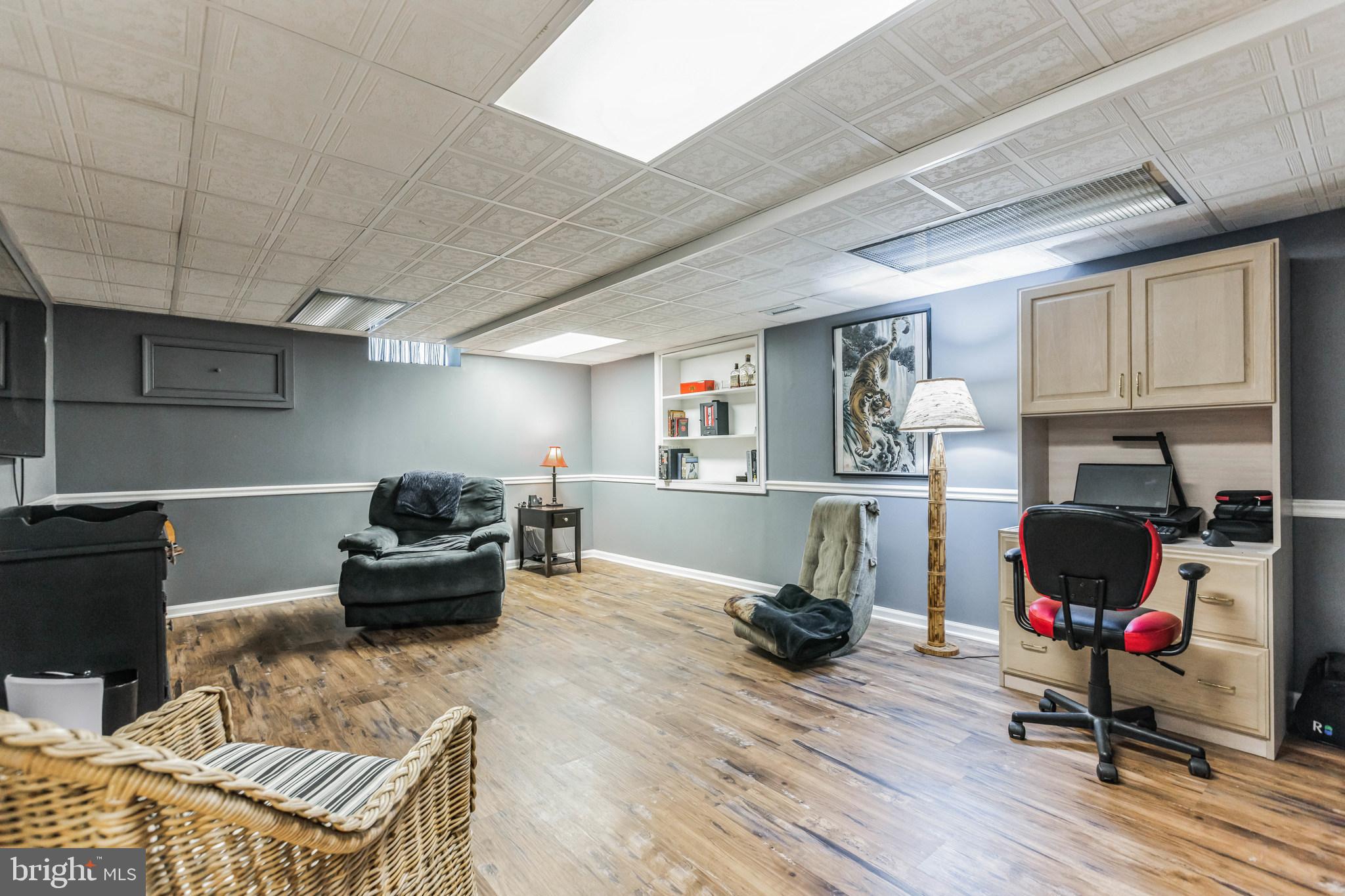 33 RAVENSWOOD WAY