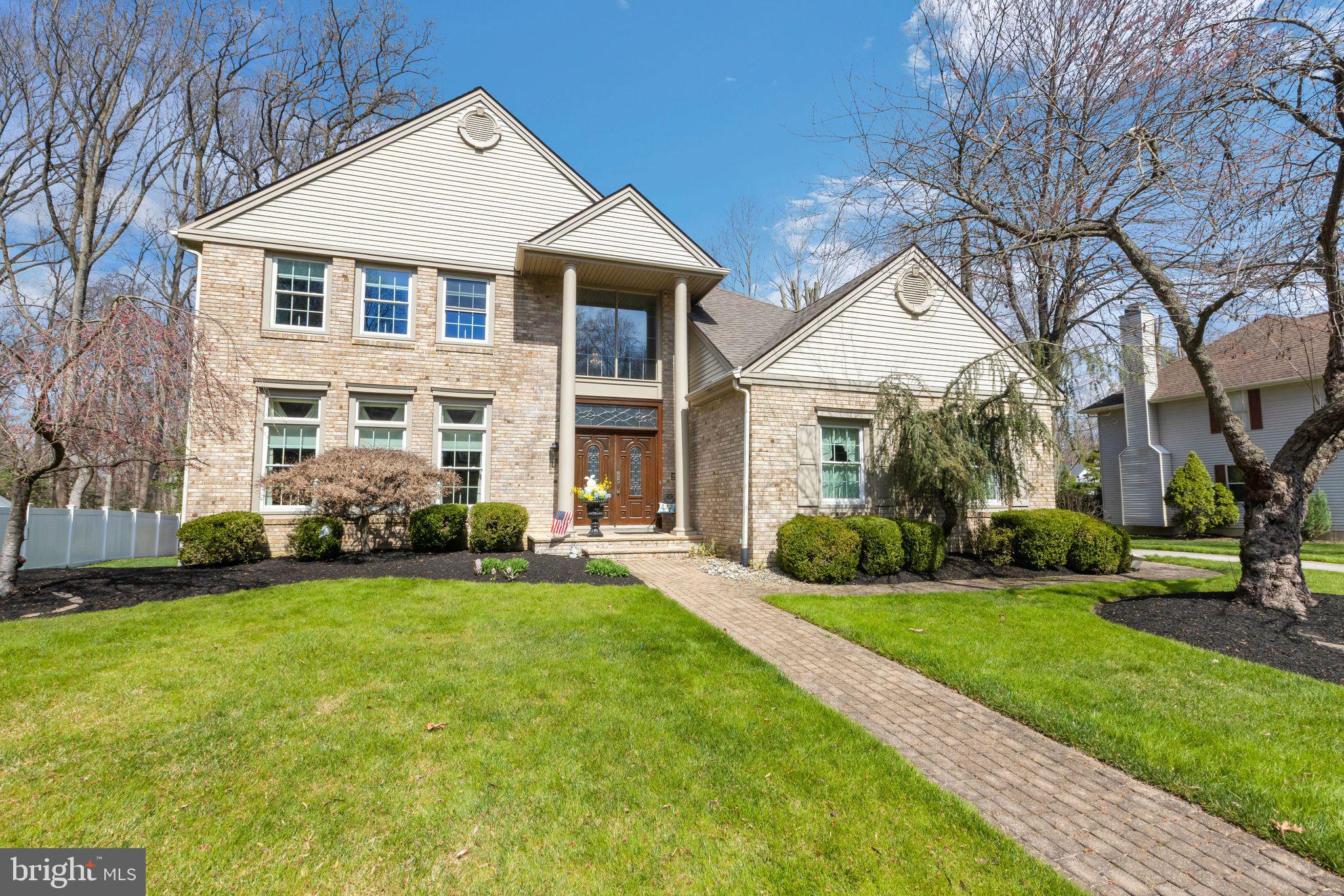 33 RAVENSWOOD WAY