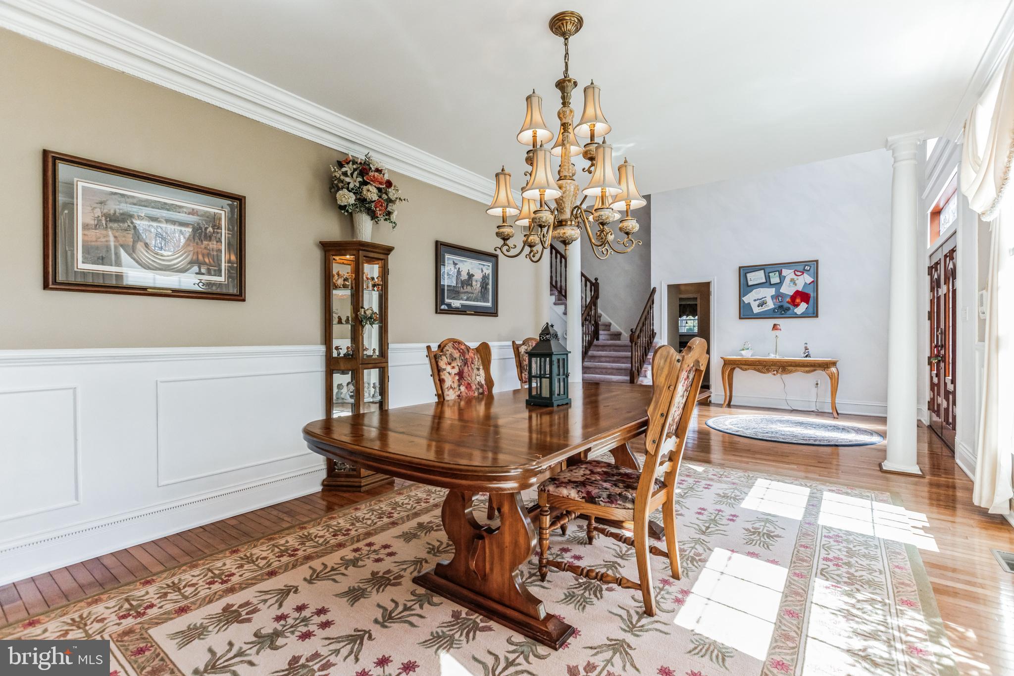 33 RAVENSWOOD WAY
