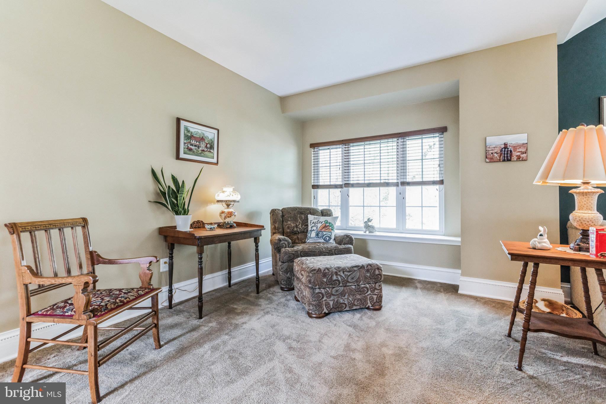 33 RAVENSWOOD WAY