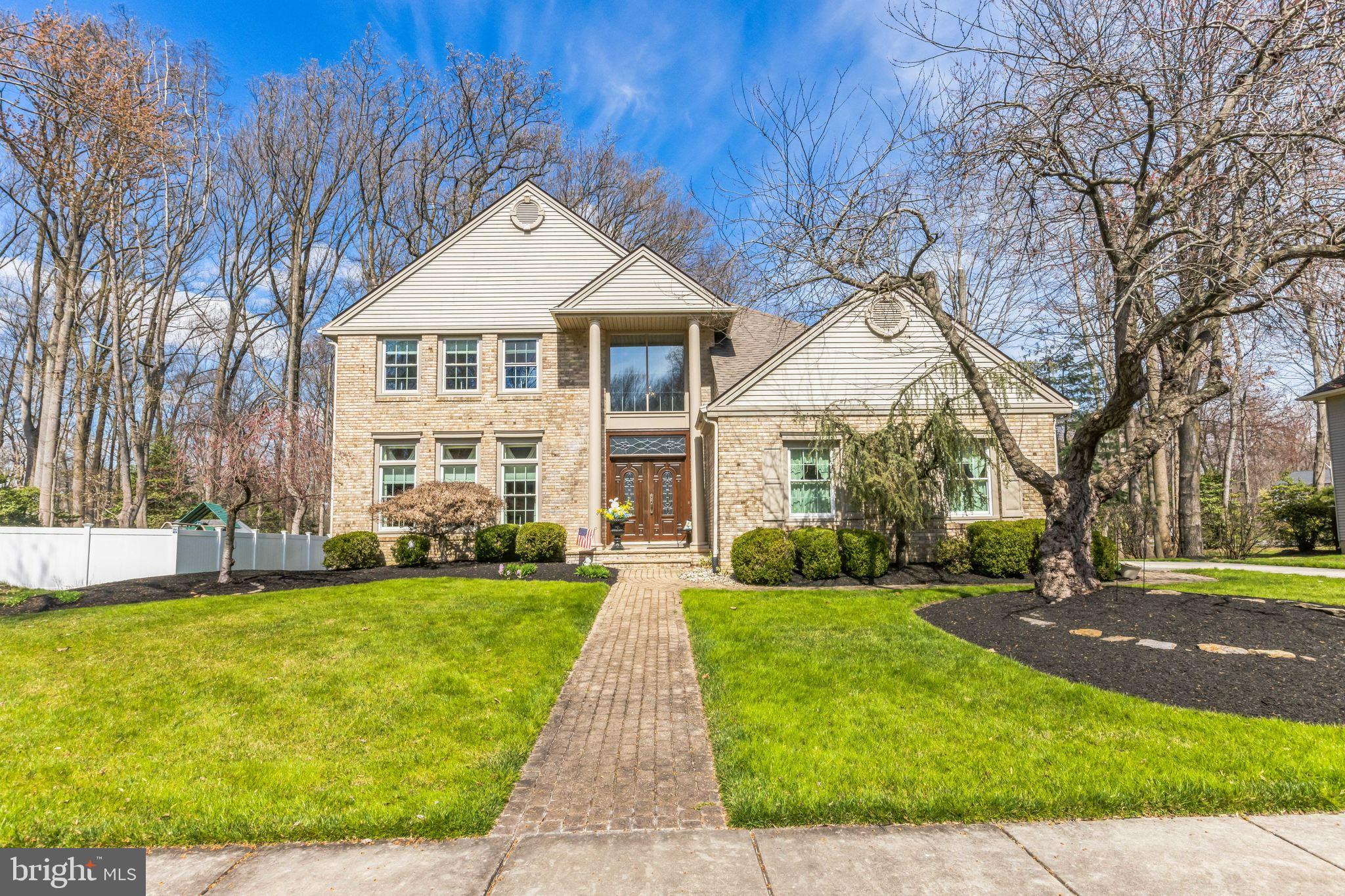 33 RAVENSWOOD WAY