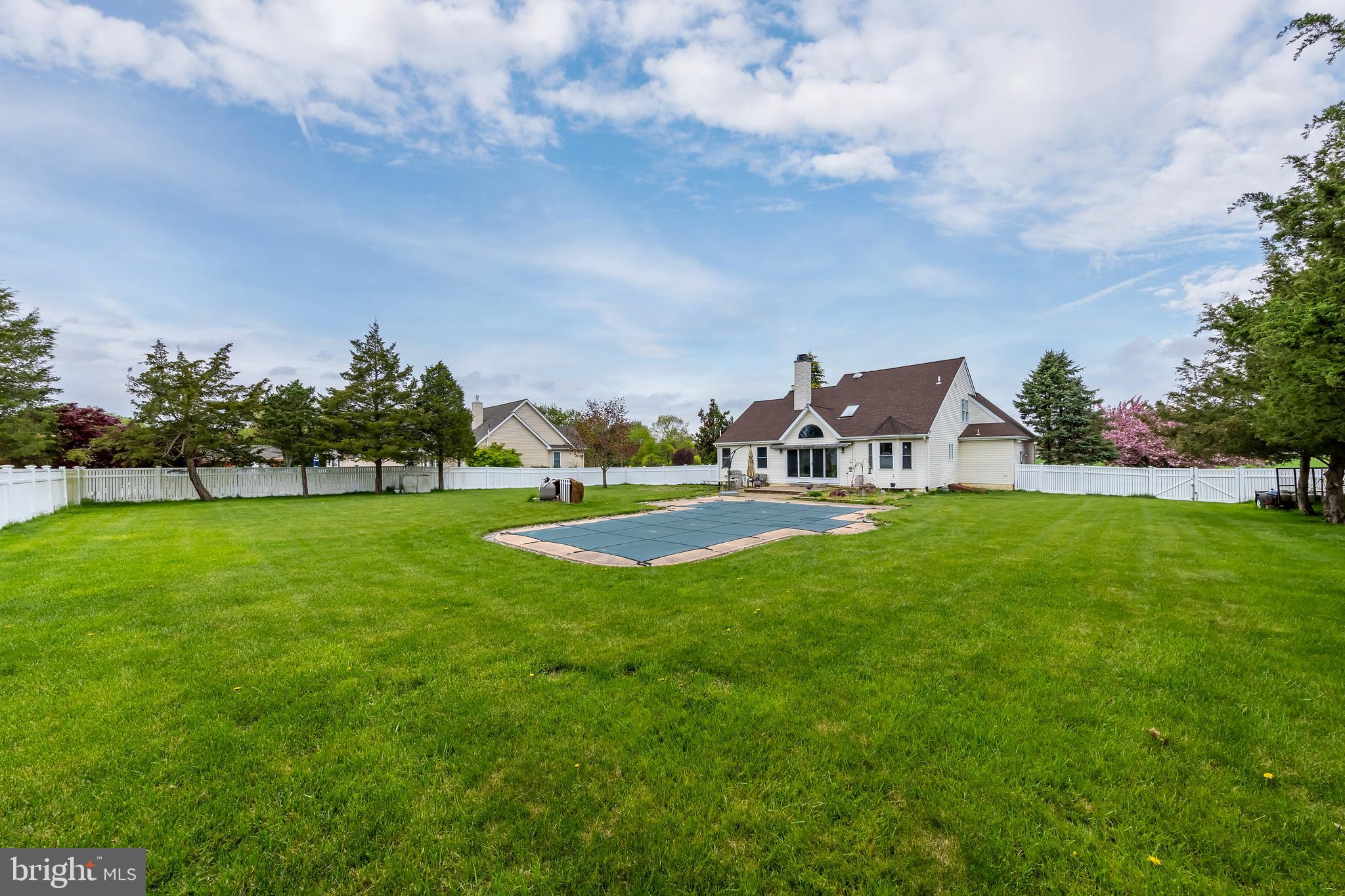 807 Heritage Rd