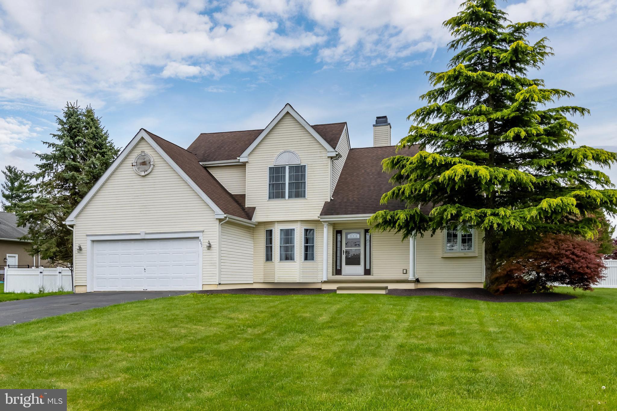 807 Heritage Rd