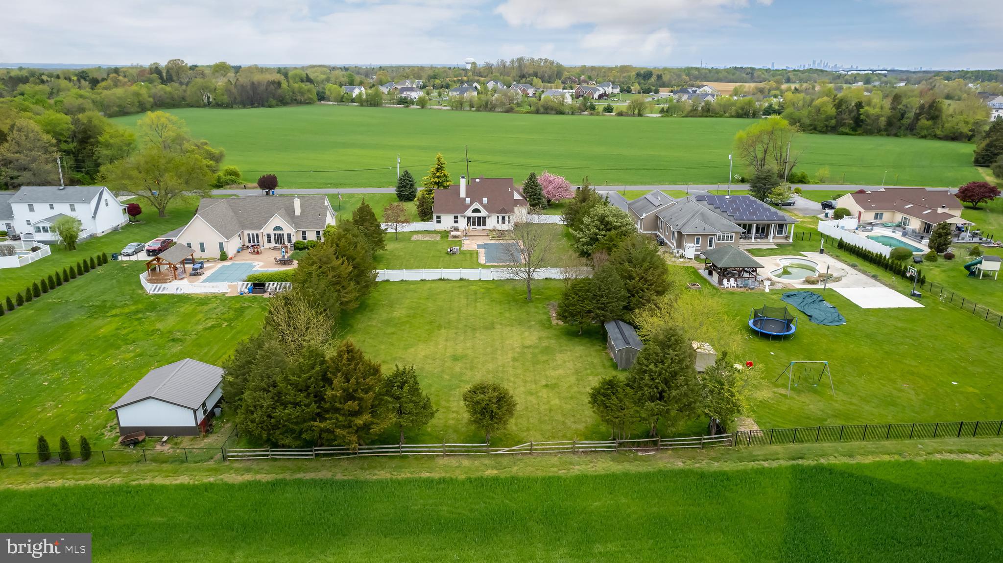 807 Heritage Rd