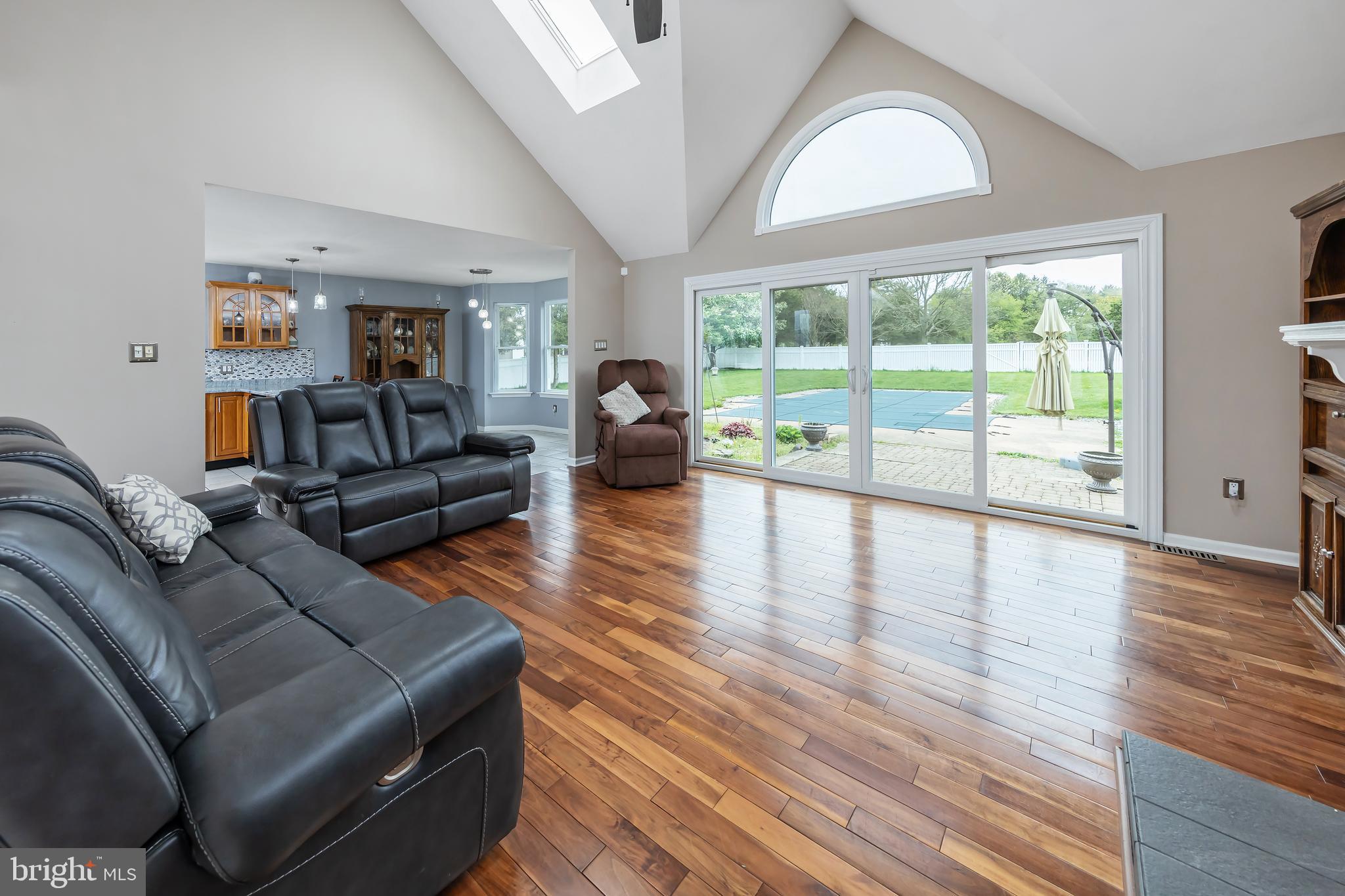 807 Heritage Rd
