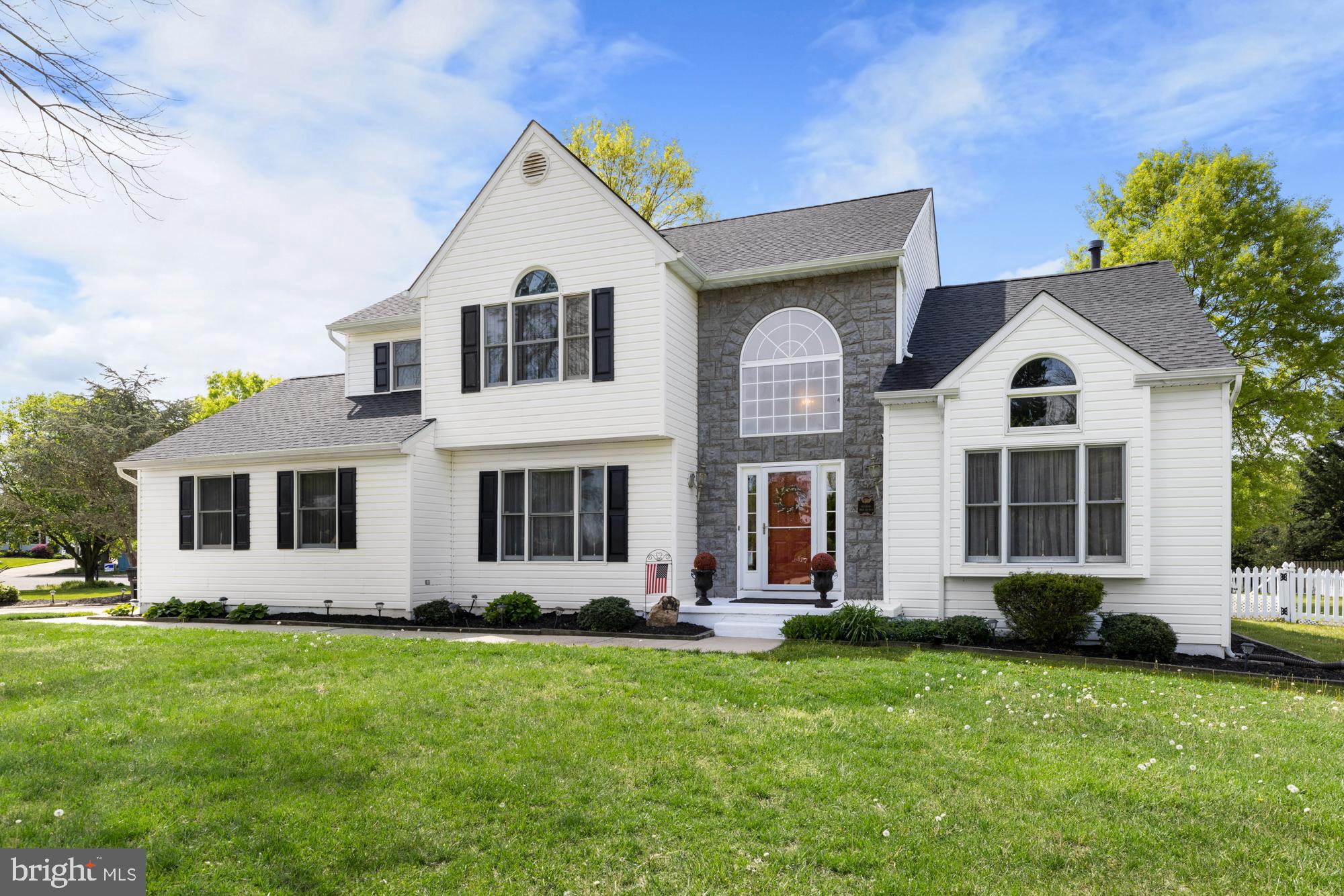 1406 Swan Ln