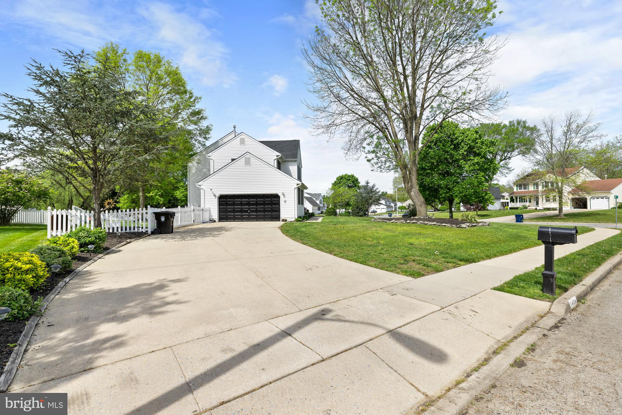 1406 Swan Ln