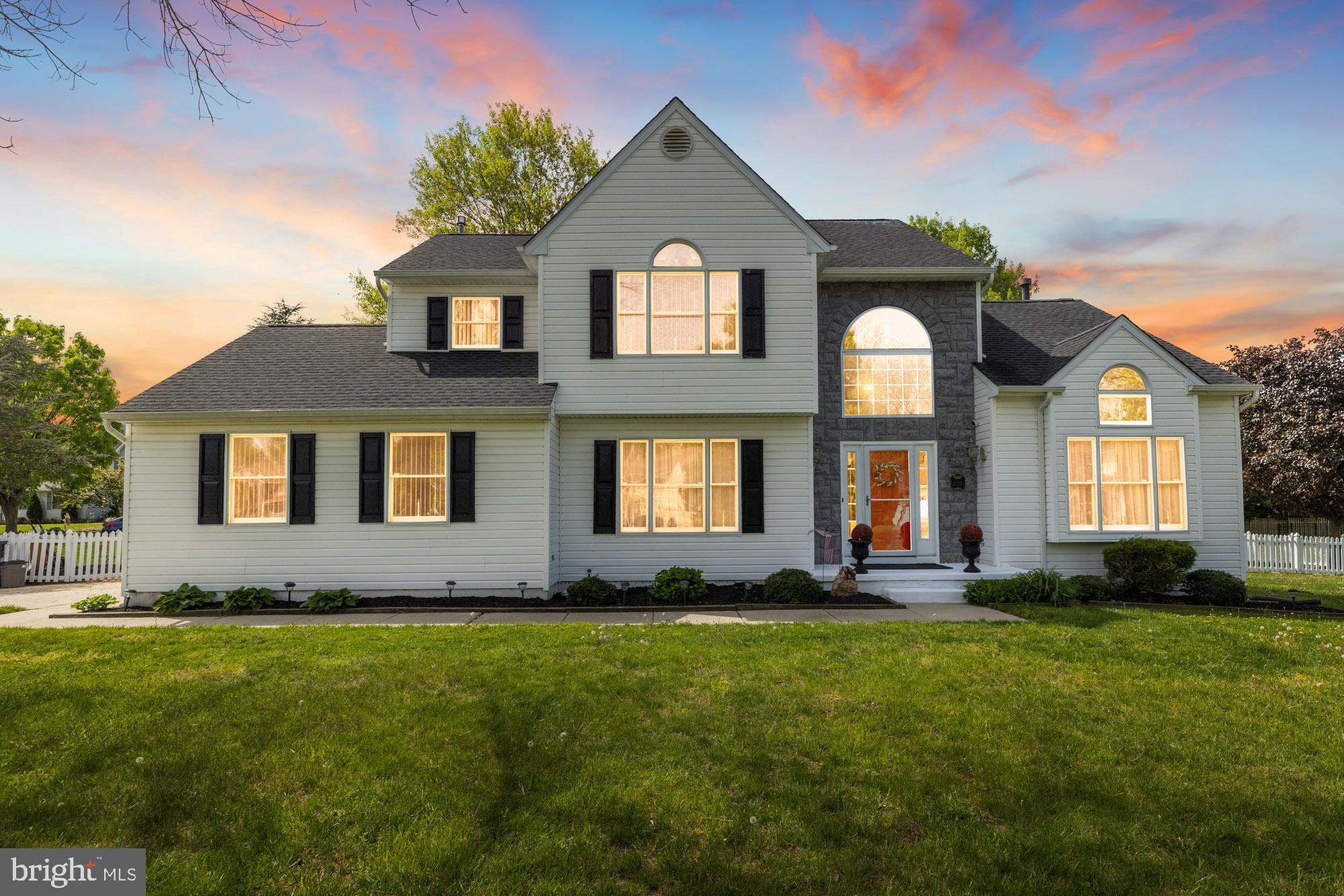 1406 Swan Ln