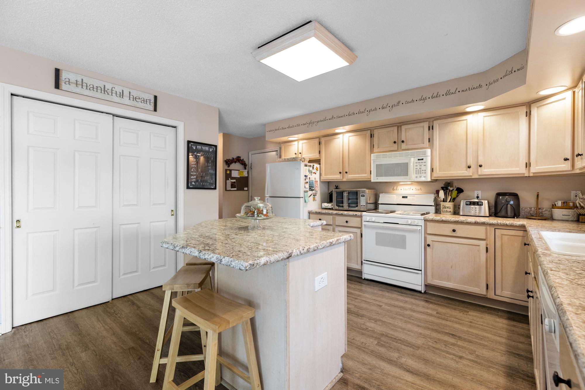 1406 Swan Ln
