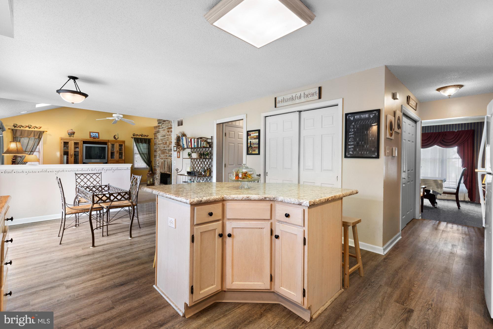 1406 Swan Ln