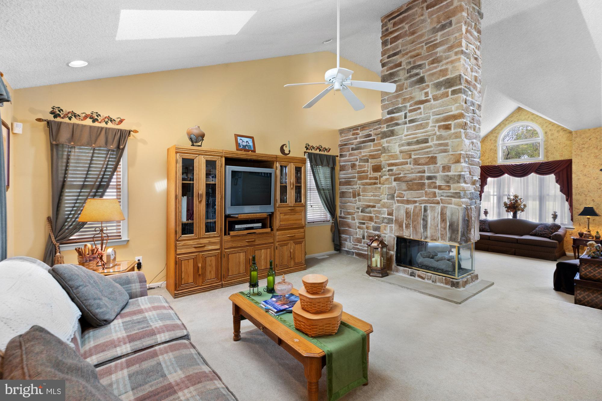 1406 Swan Ln