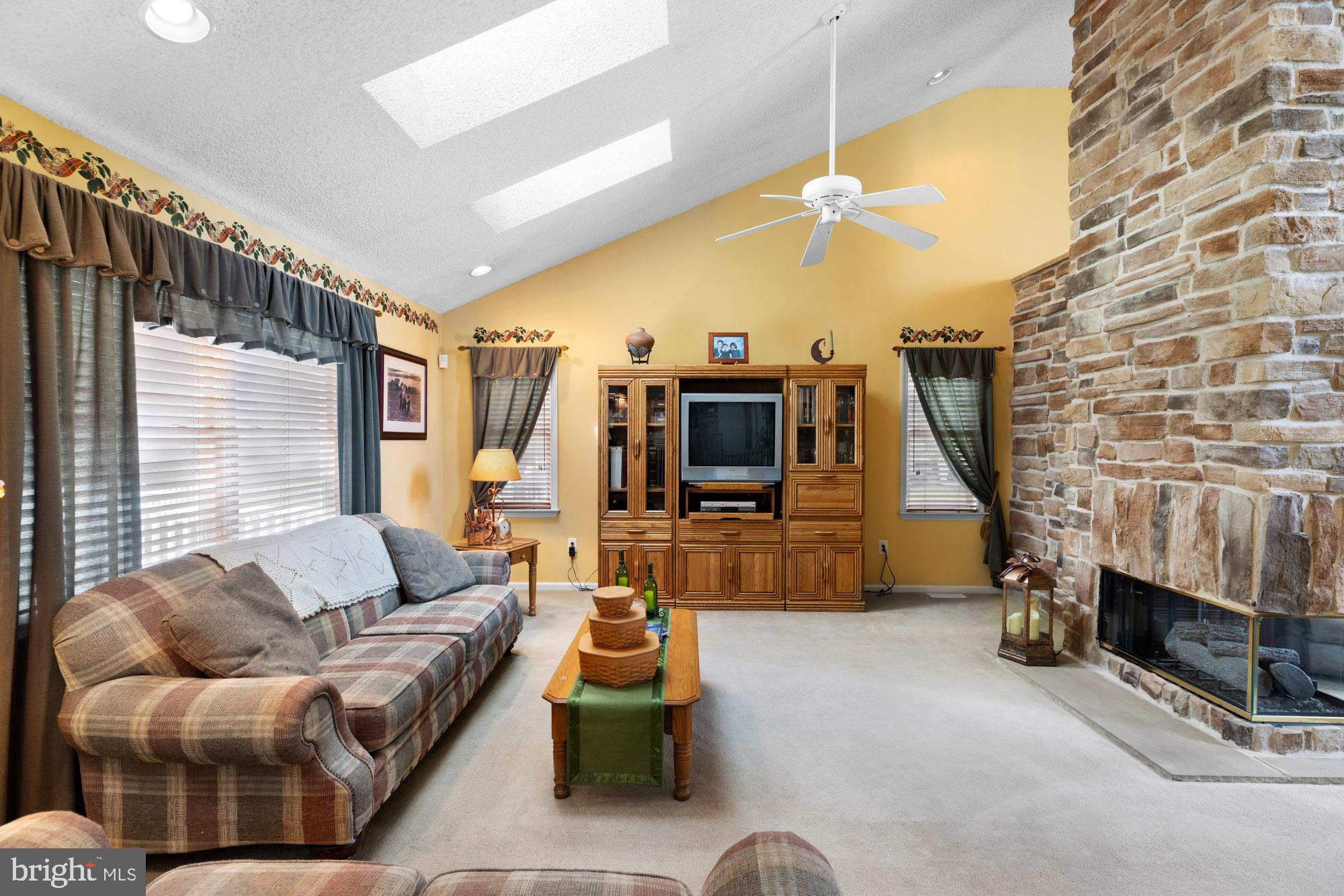 1406 Swan Ln