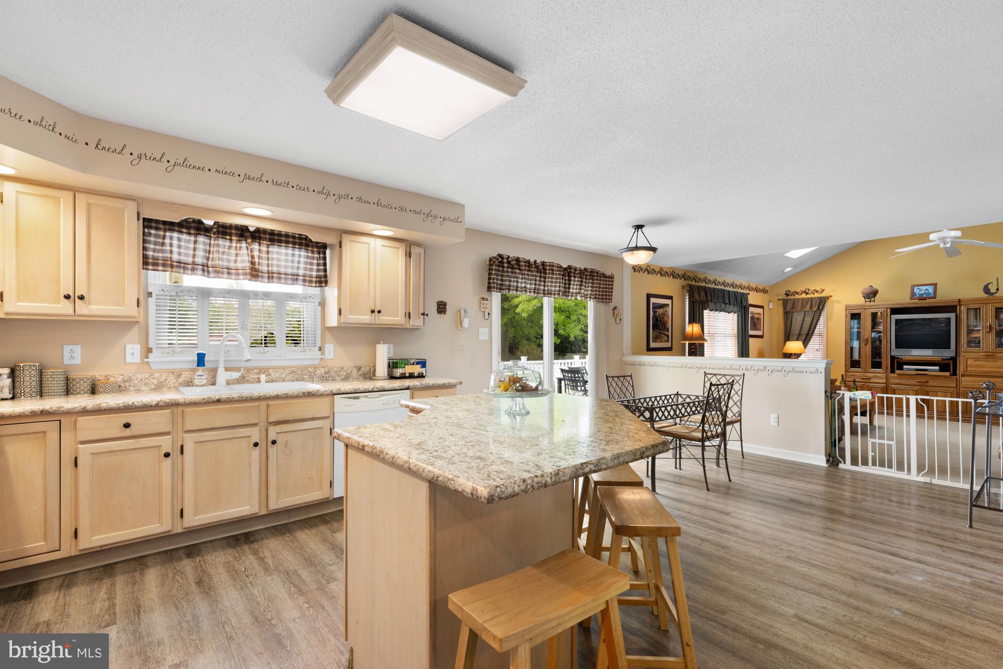 1406 Swan Ln
