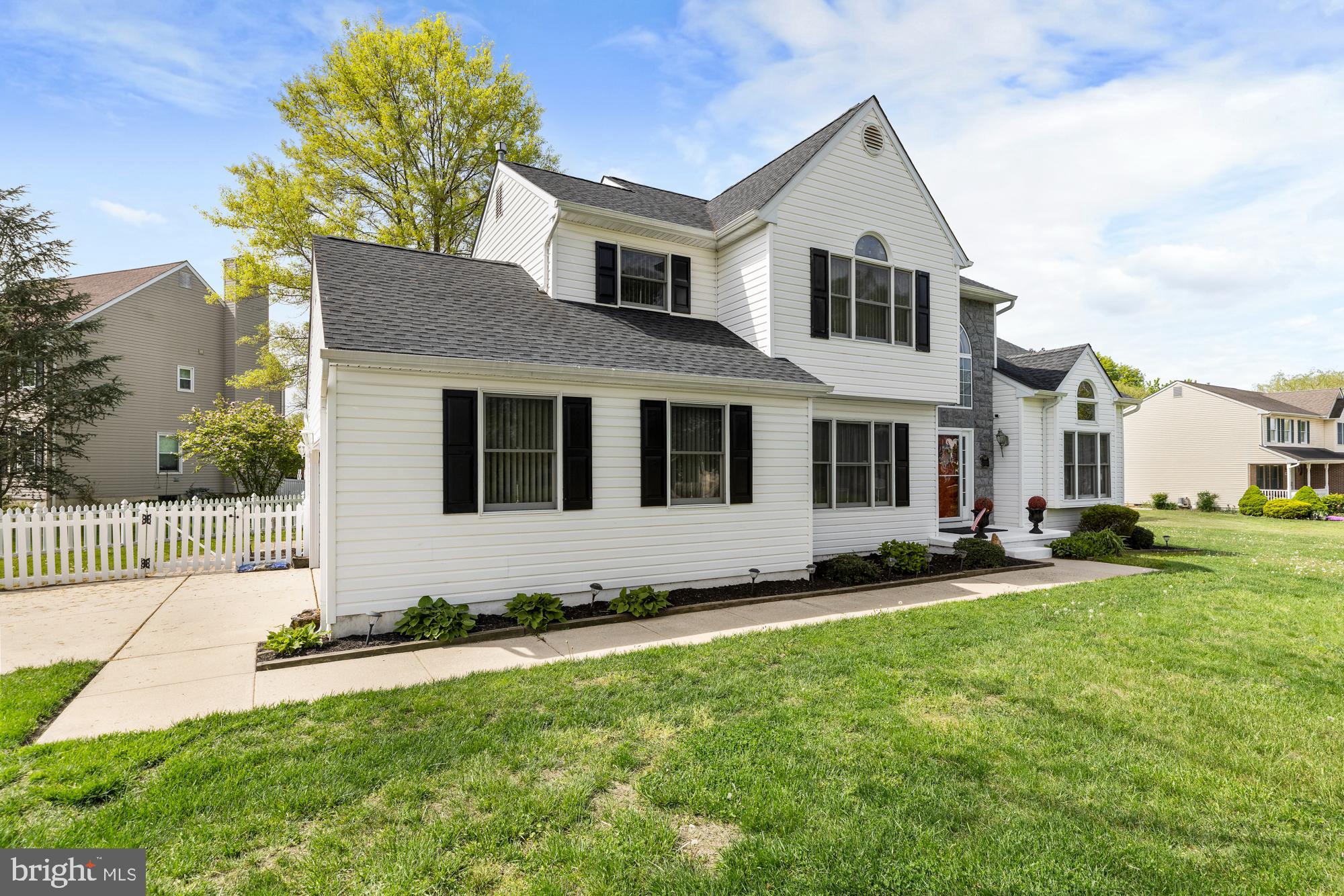 1406 Swan Ln