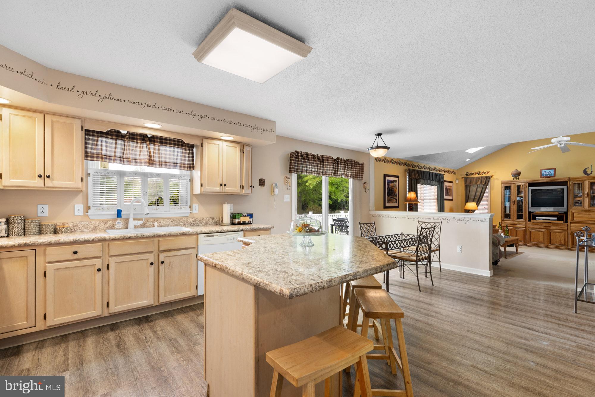 1406 Swan Ln