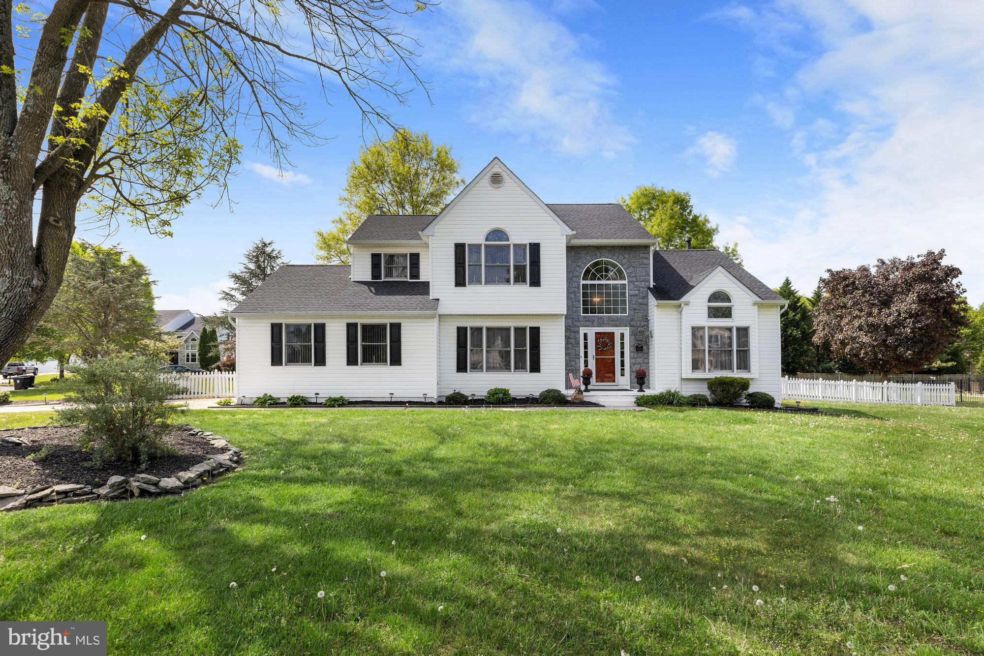 1406 Swan Ln