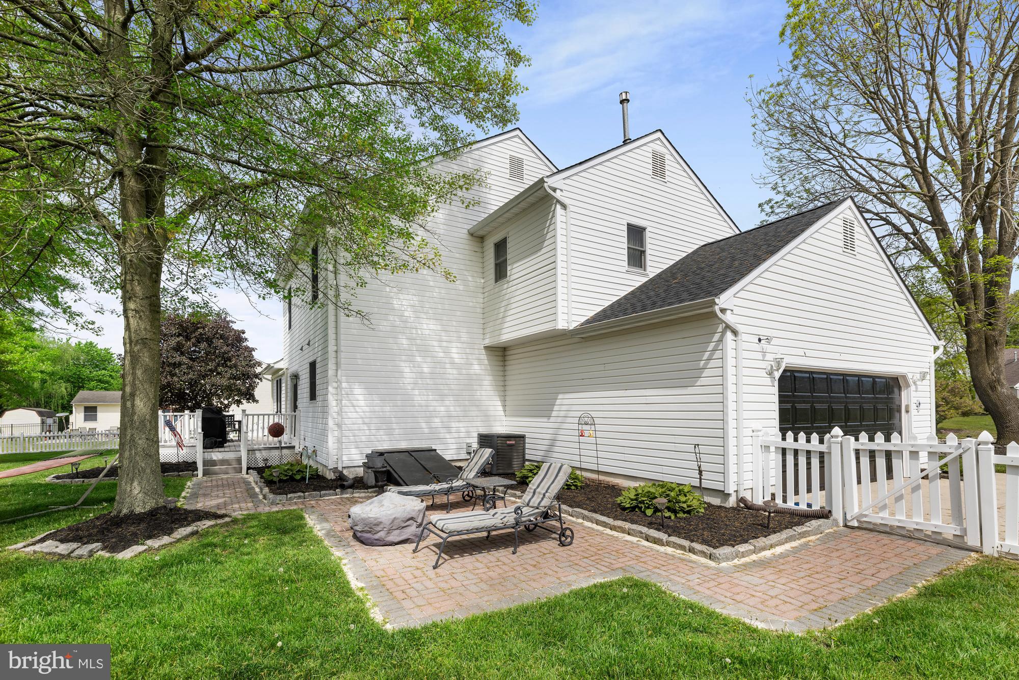 1406 Swan Ln