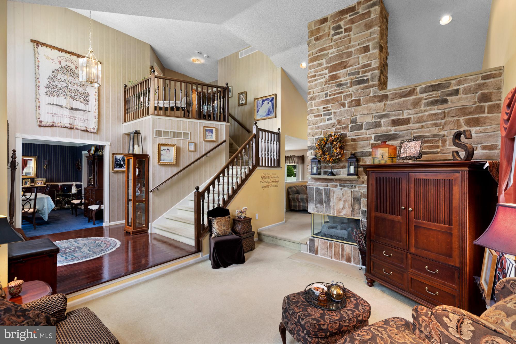 1406 Swan Ln