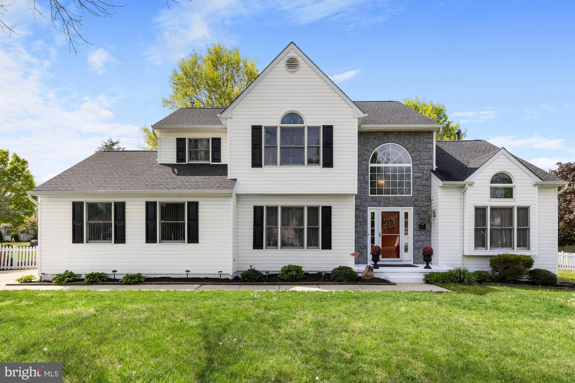 1406 Swan Ln