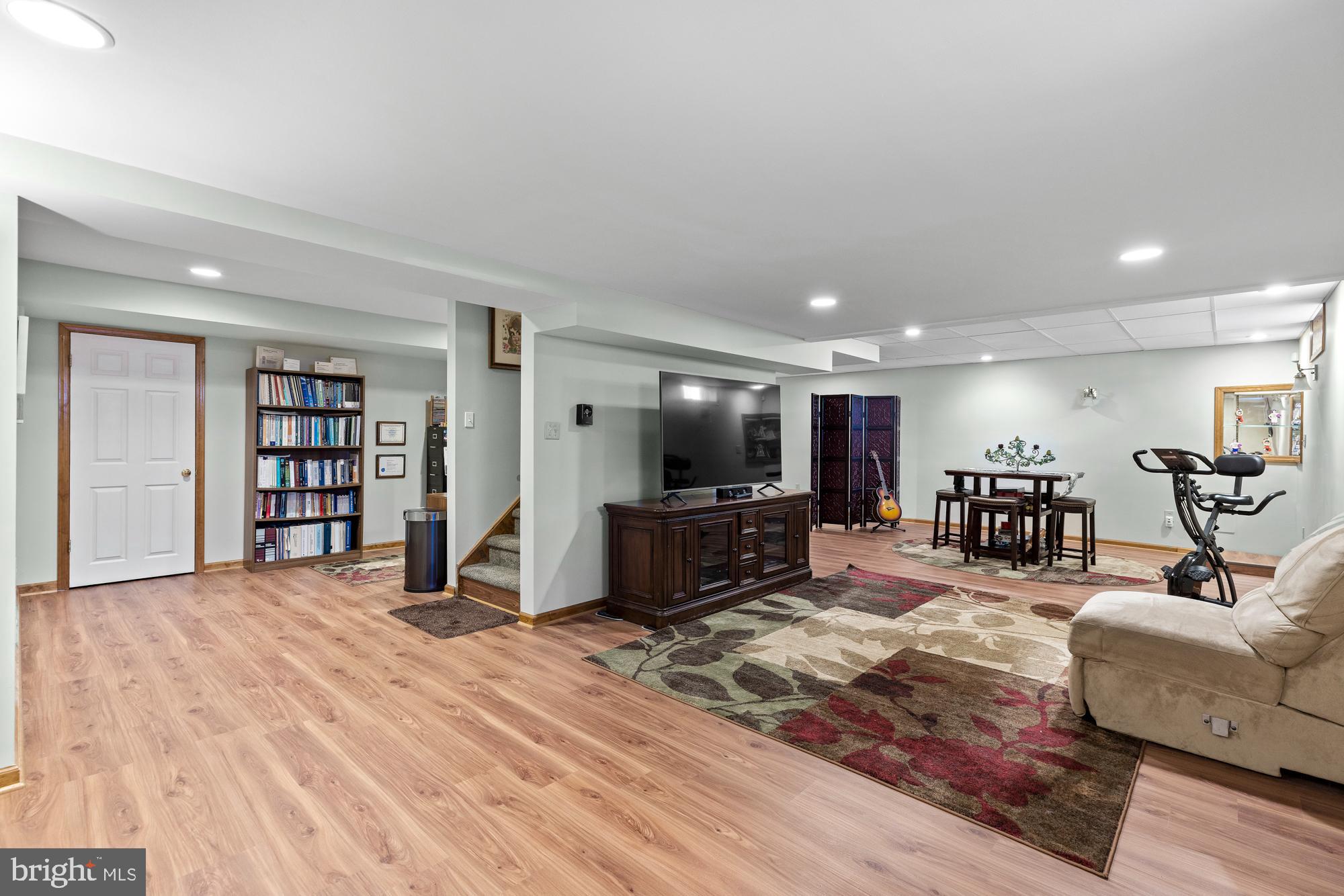 1406 Swan Ln