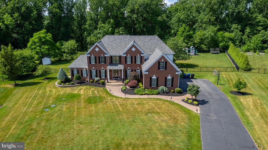 15 Valley Ln