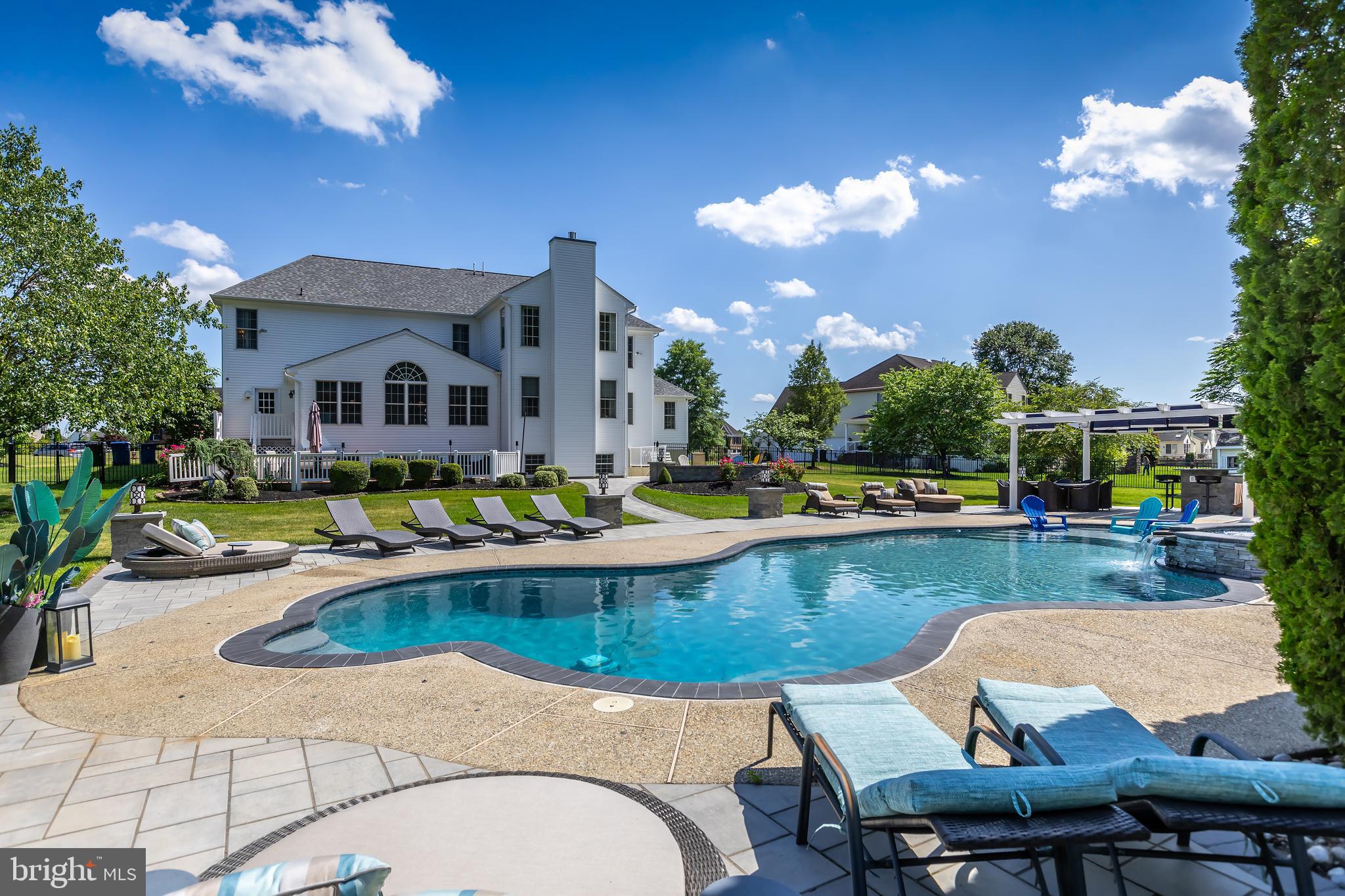 15 Valley Ln
