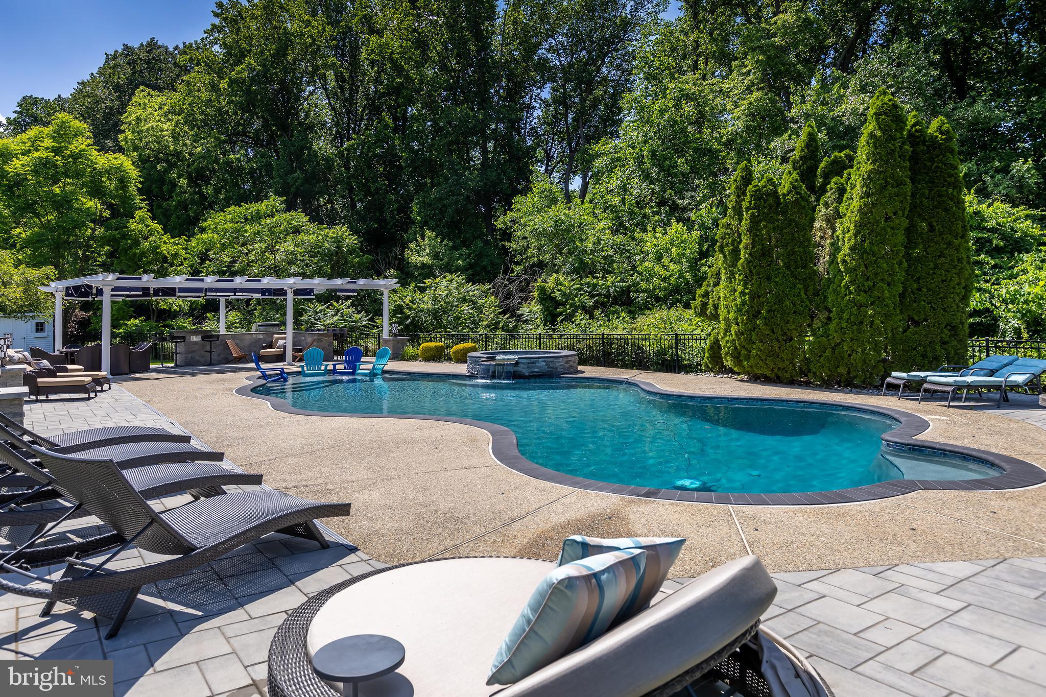 15 Valley Ln