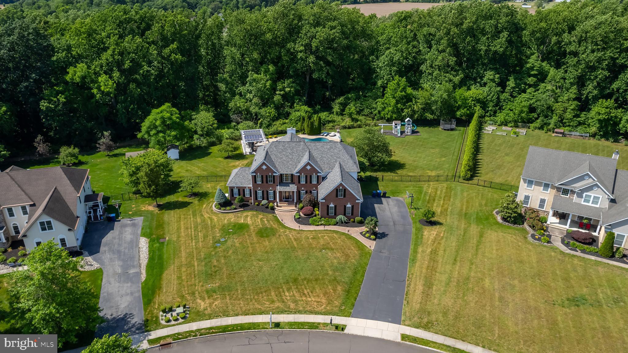 15 Valley Ln
