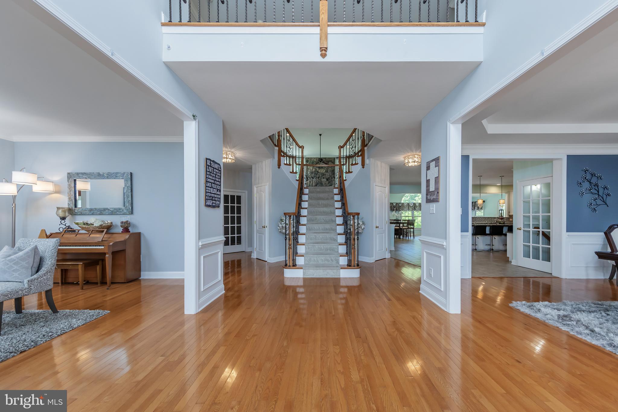15 Valley Ln