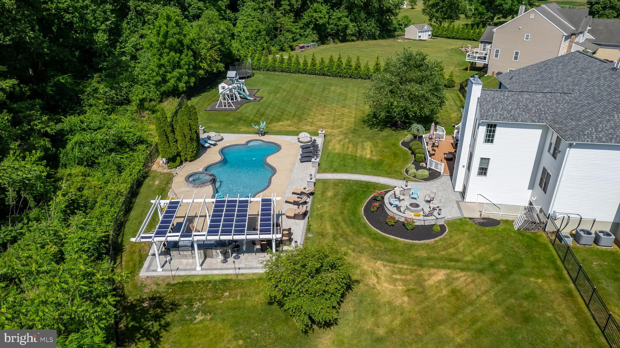 15 Valley Ln