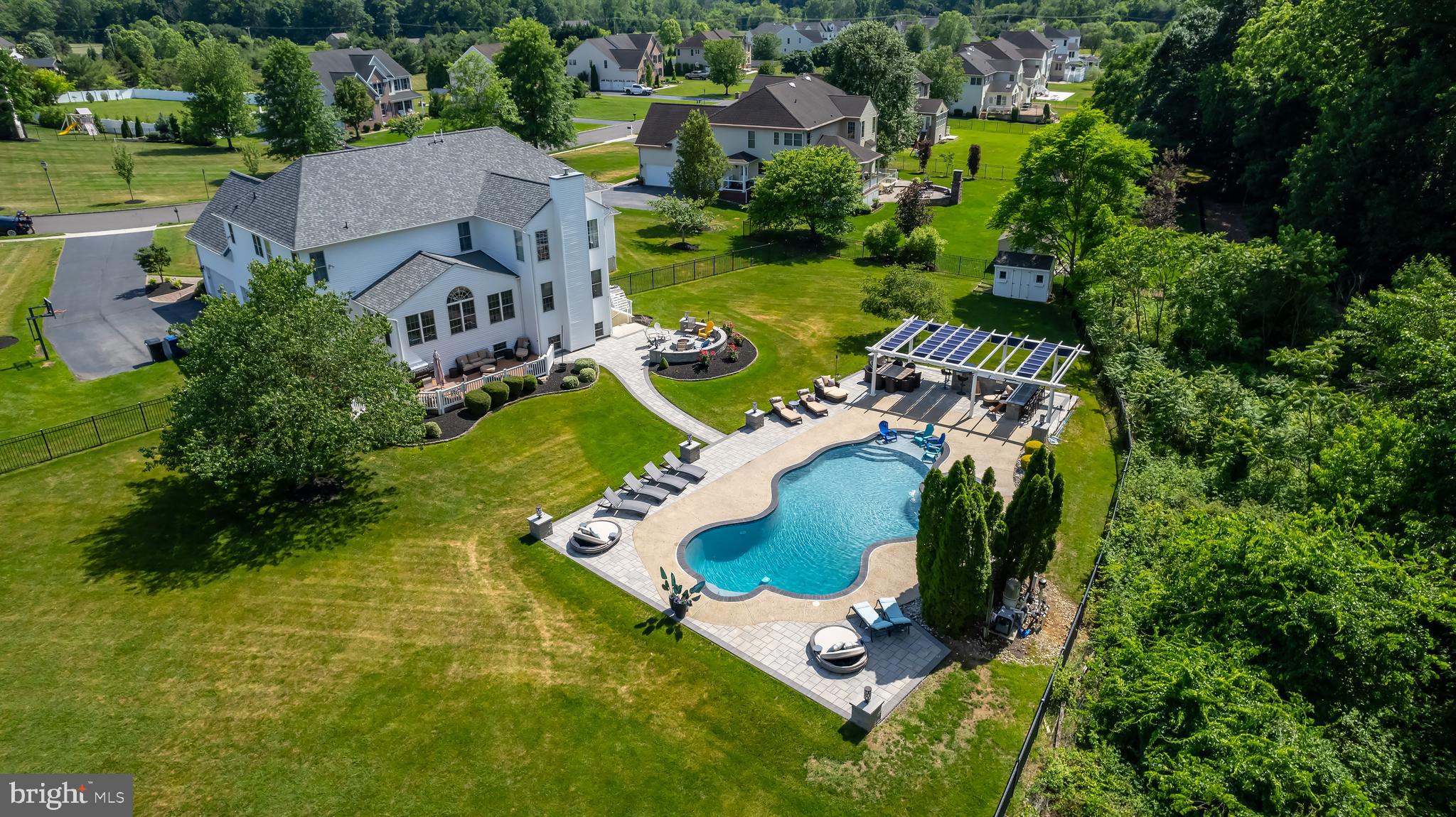 15 Valley Ln