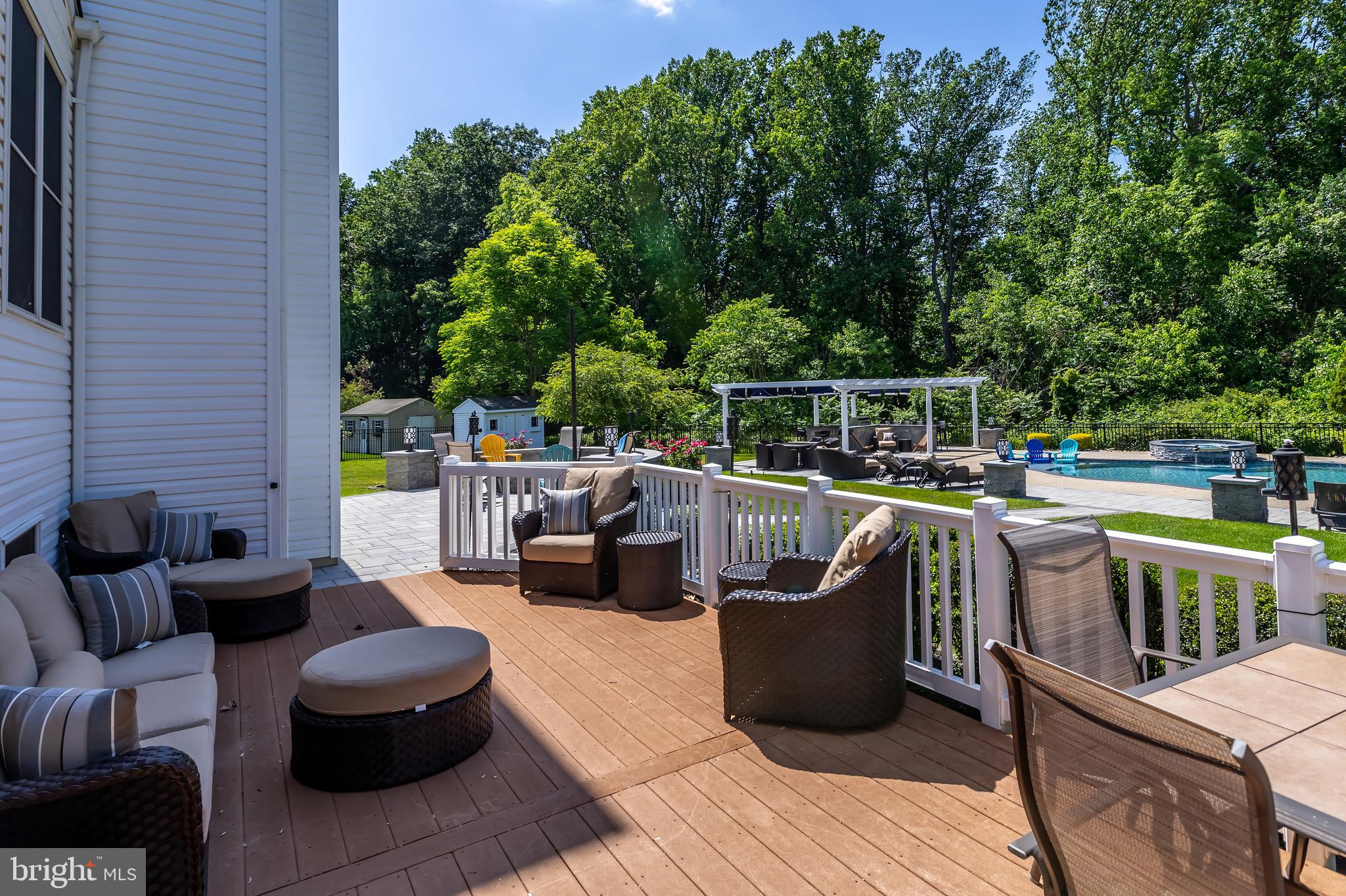 15 Valley Ln