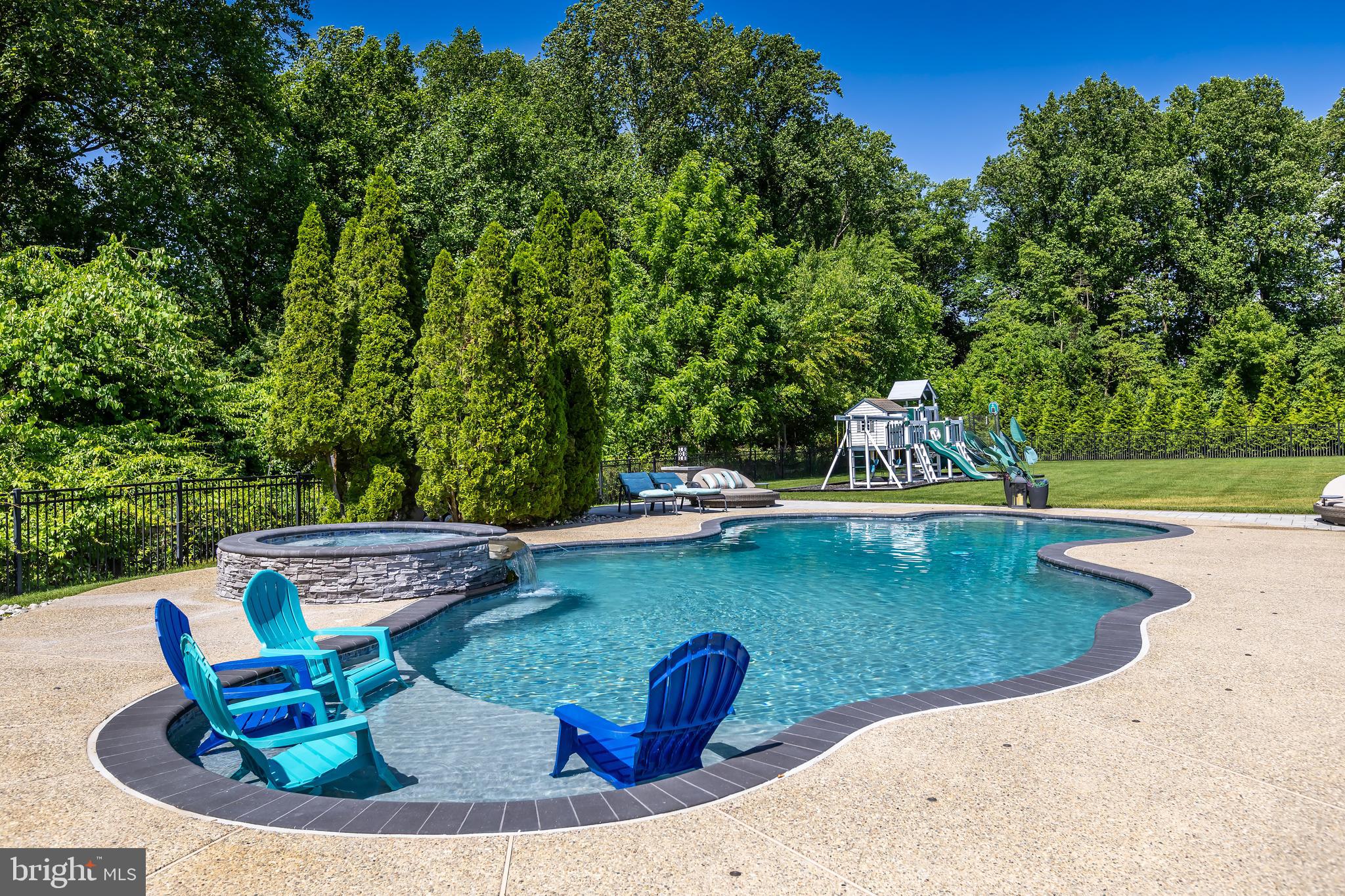 15 Valley Ln