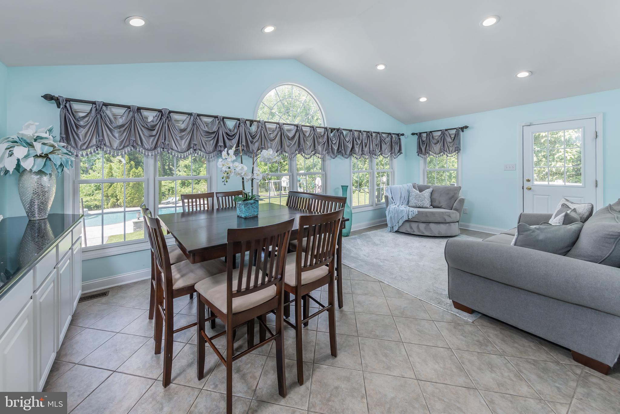 15 Valley Ln