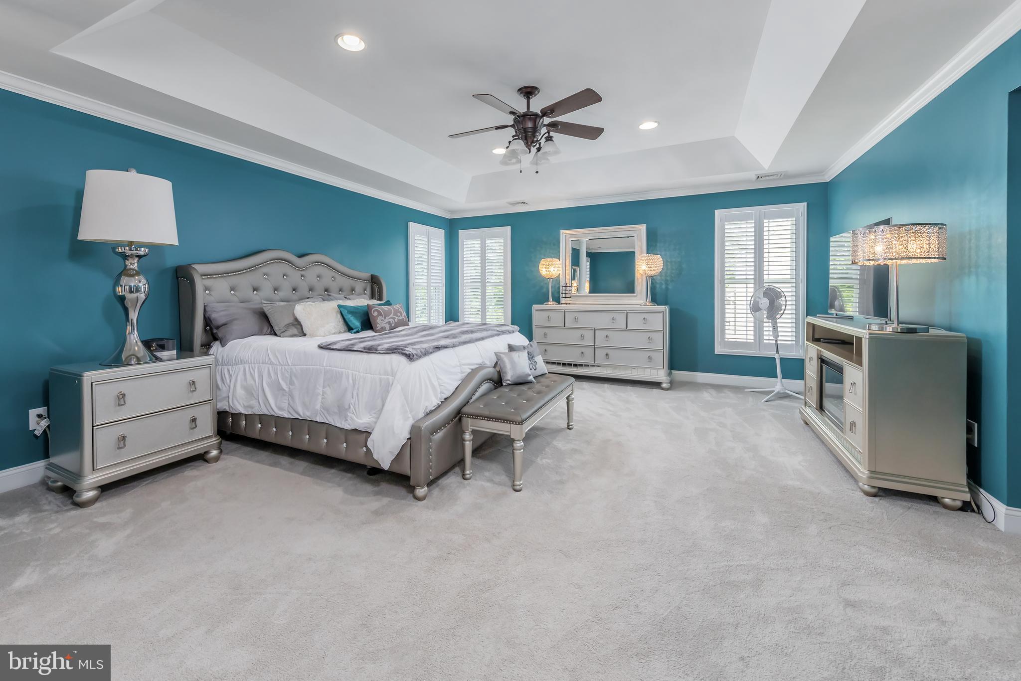 15 Valley Ln