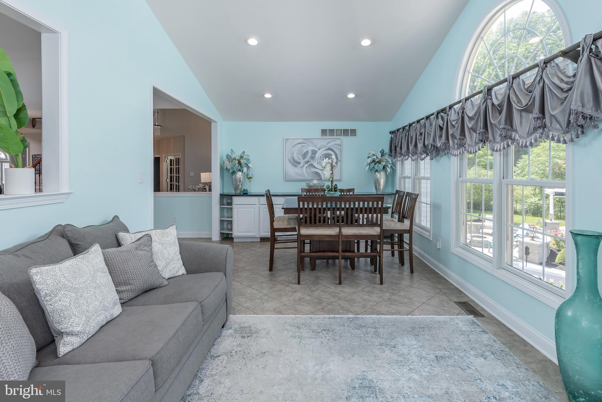 15 Valley Ln