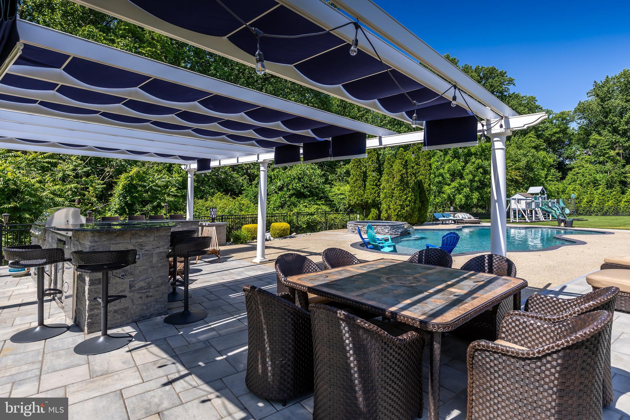 15 Valley Ln