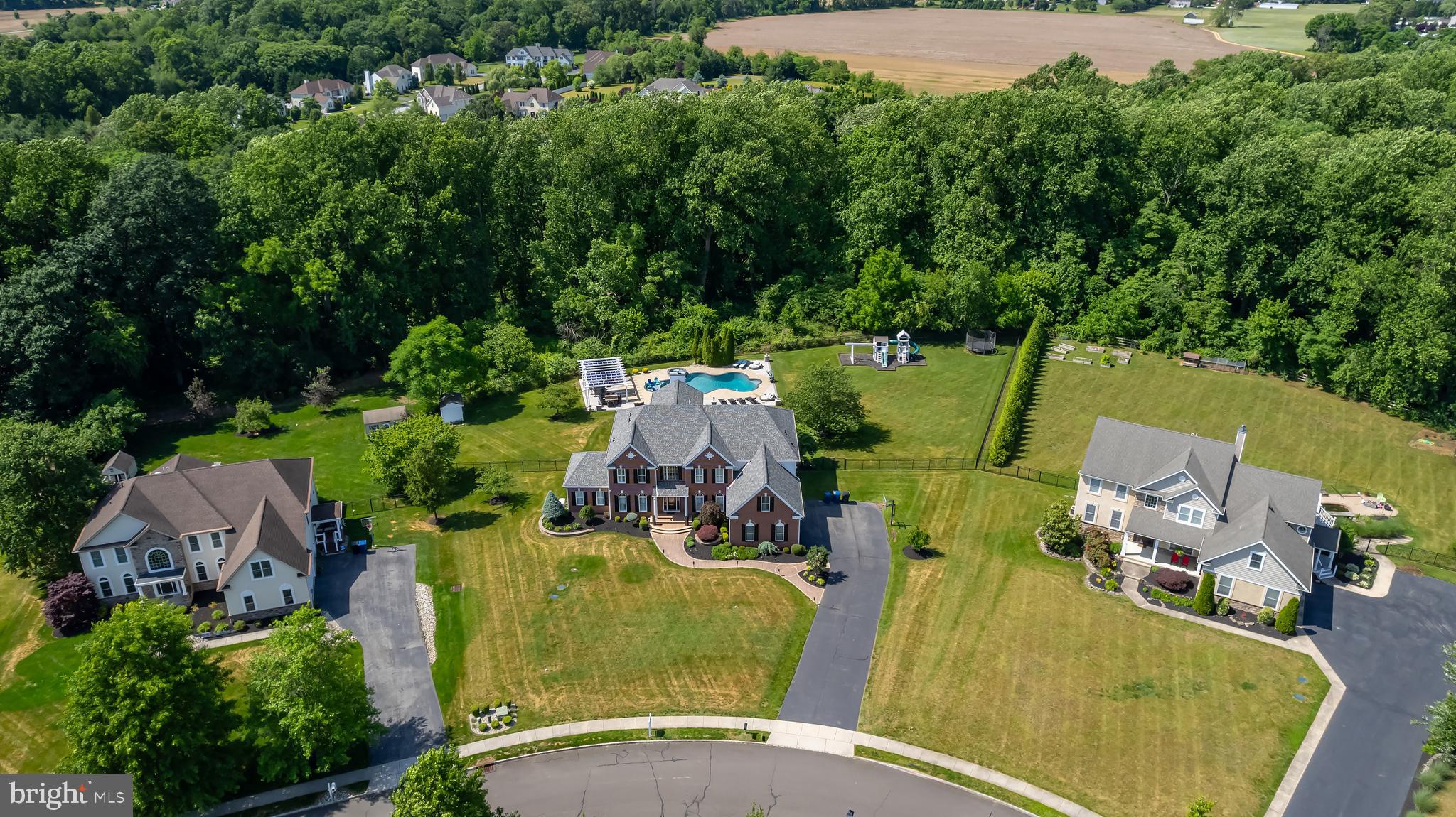 15 Valley Ln