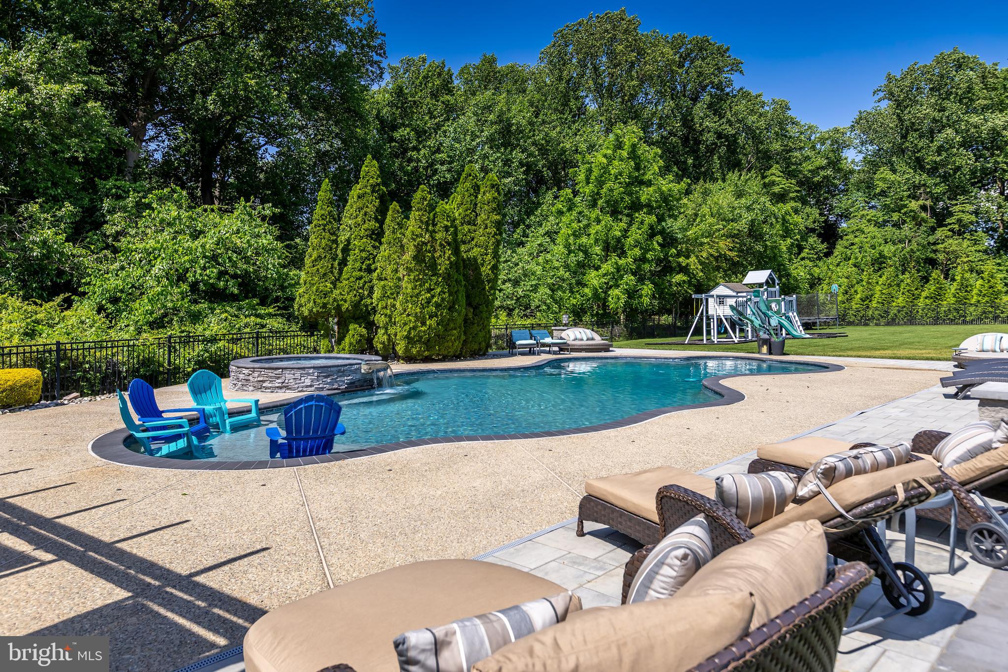 15 Valley Ln