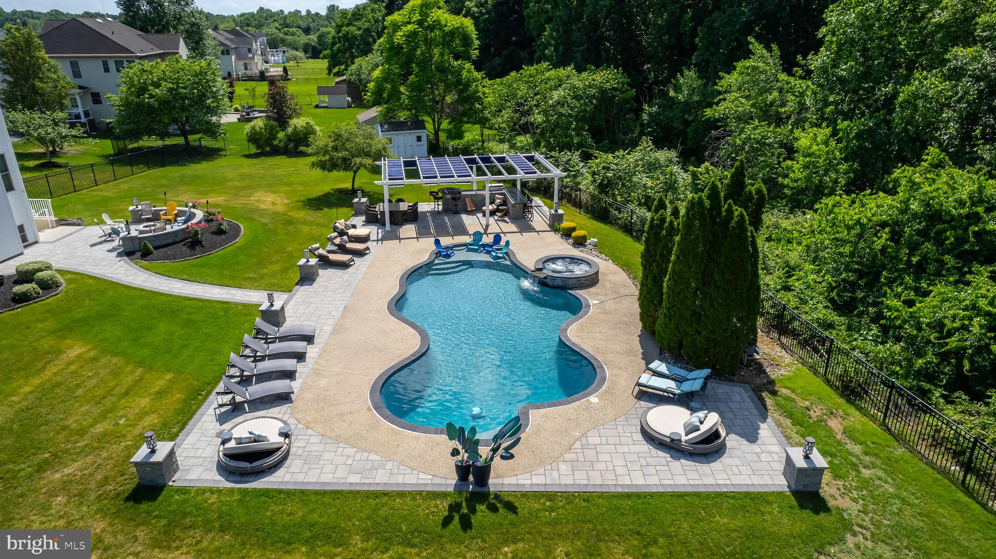 15 Valley Ln