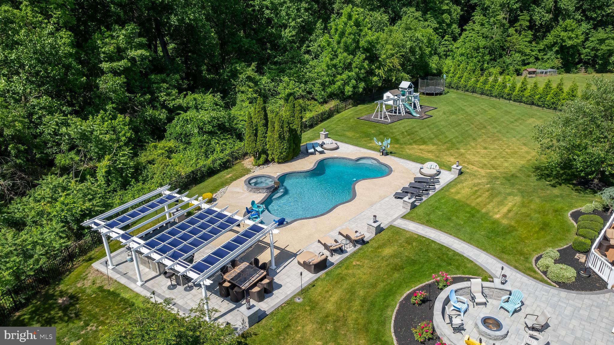 15 Valley Ln